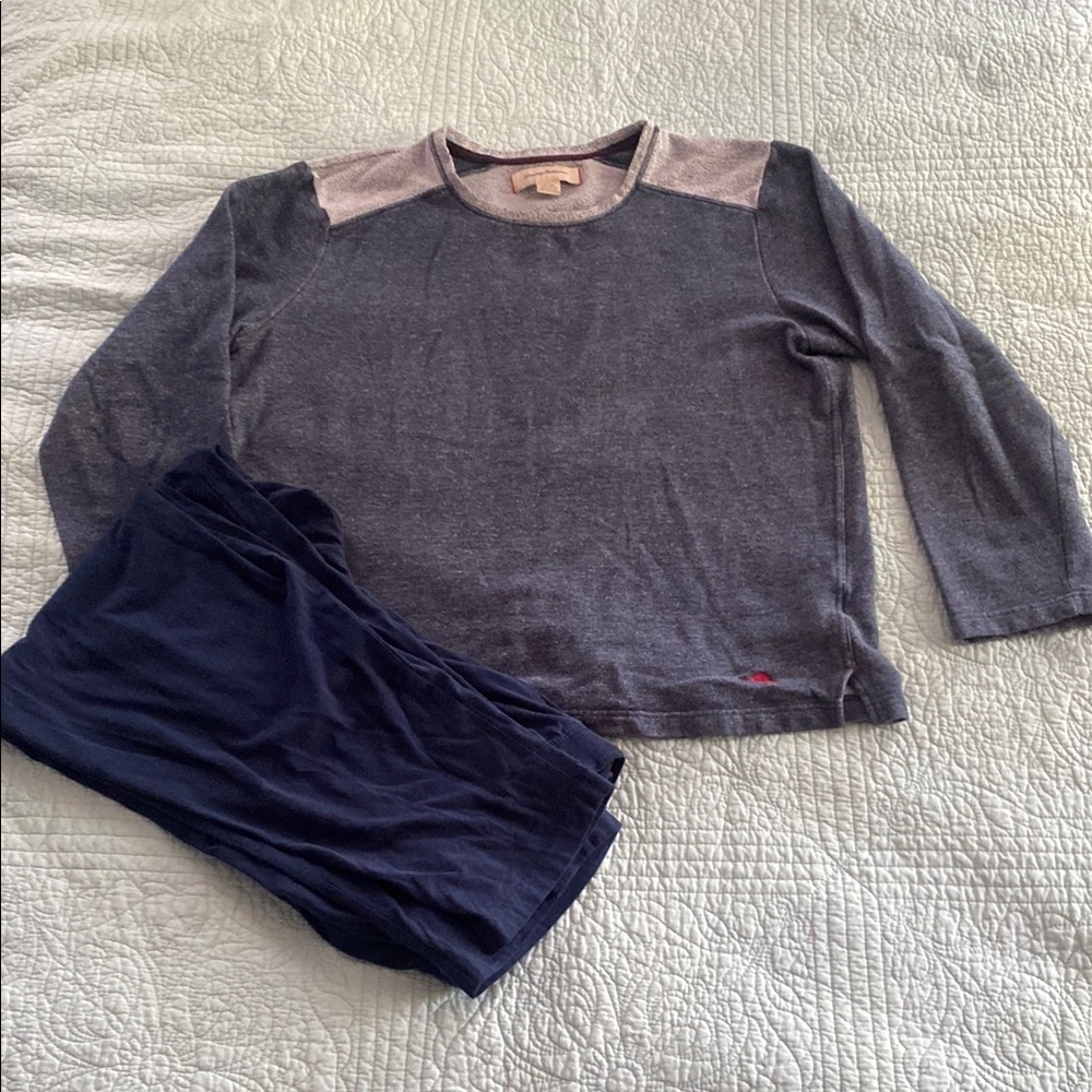 Tommy Bahama Gray and Navy Lounge Set
